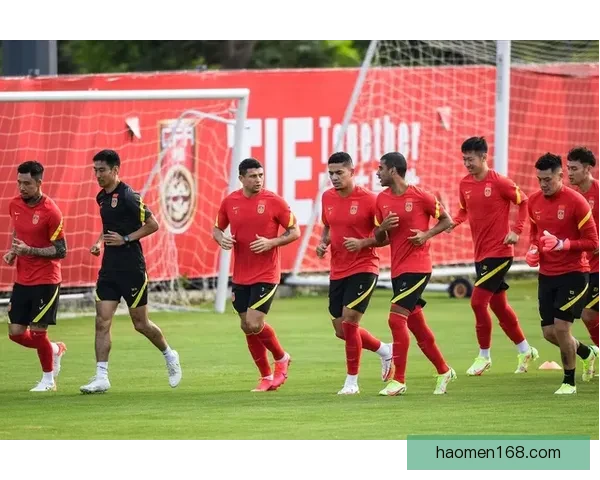 国足20岁1米88新星崛起 带刀后卫关键进球震撼全场跳舞庆祝引爆激情